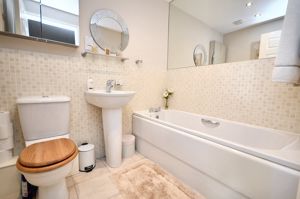 Main bathroom- click for photo gallery
